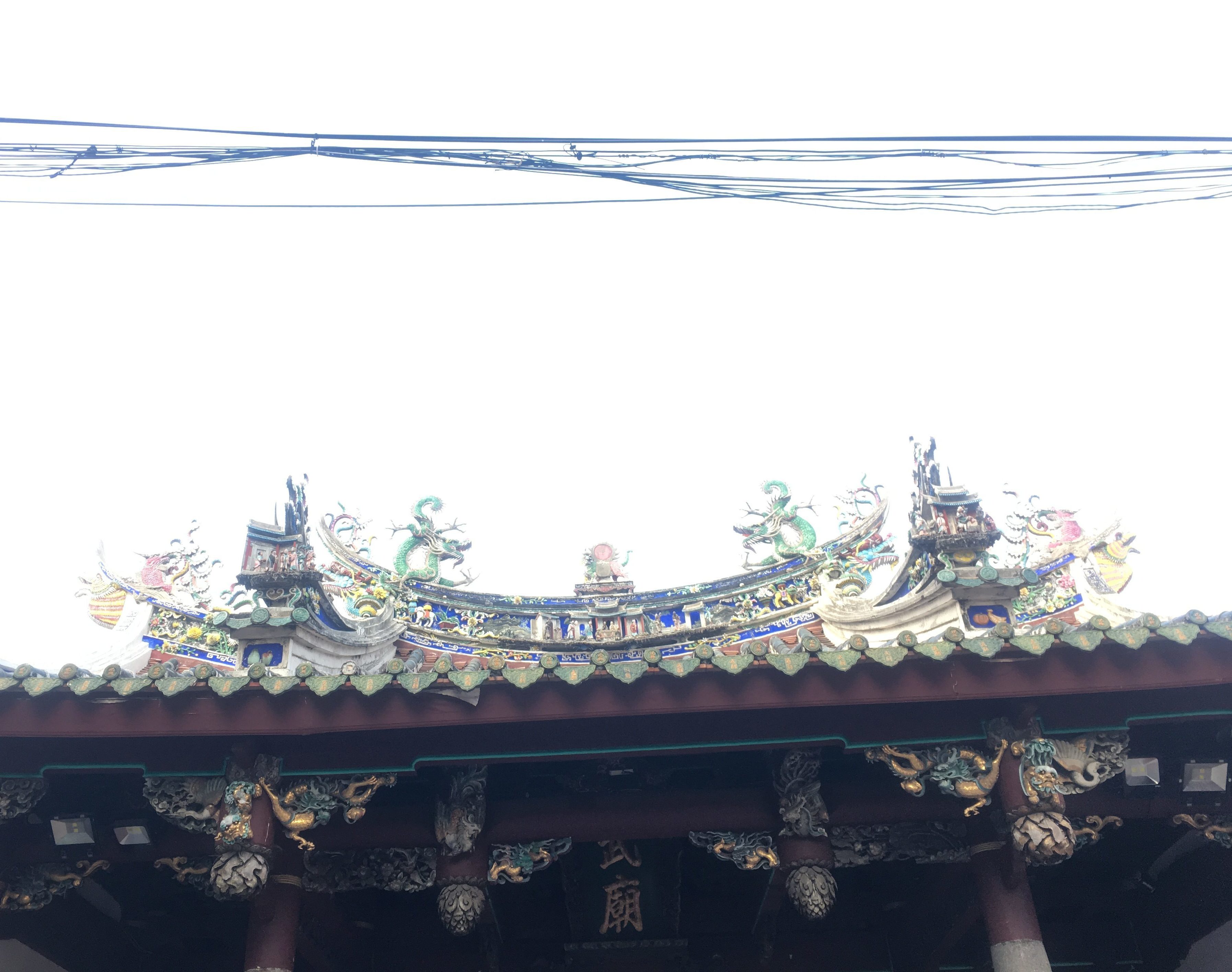 Dragons on the roof protecting the temple