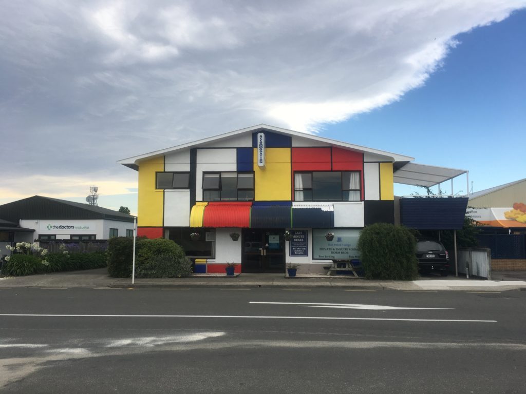 Hat Trick Lodge in Motueka, right across the road from the I-site bus stop